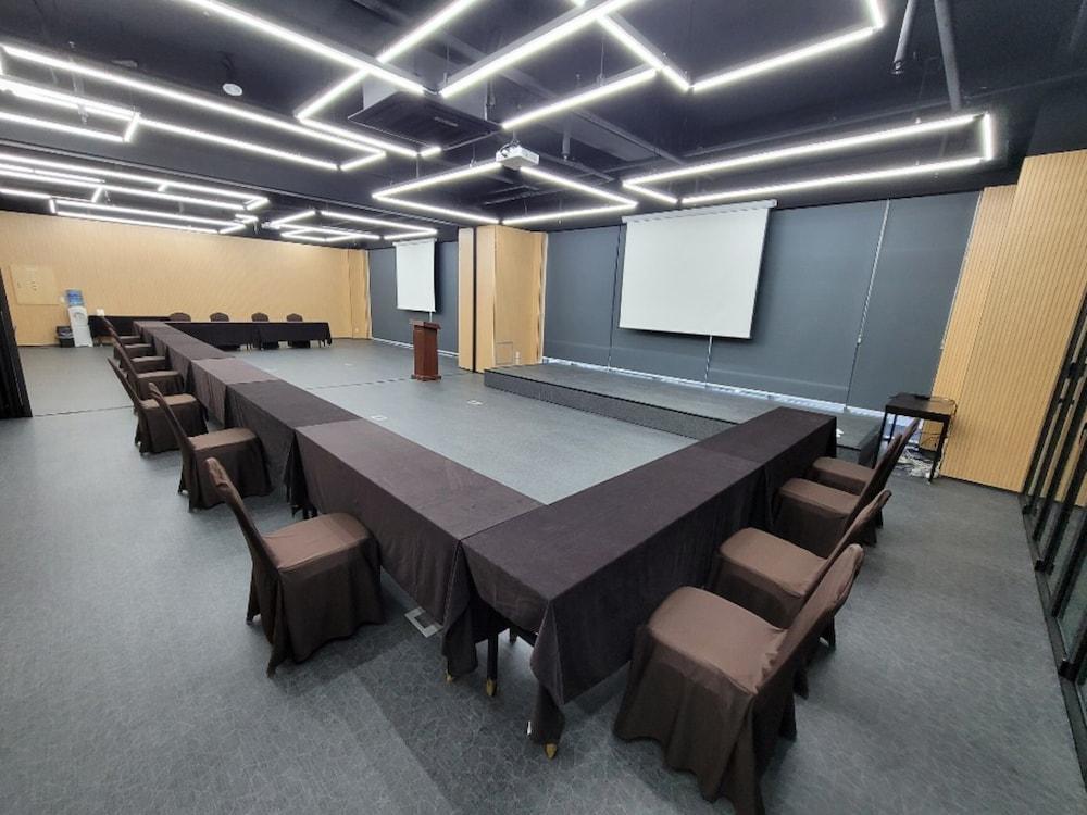 Osong H Hotel Sejong City Cheongju Extérieur photo